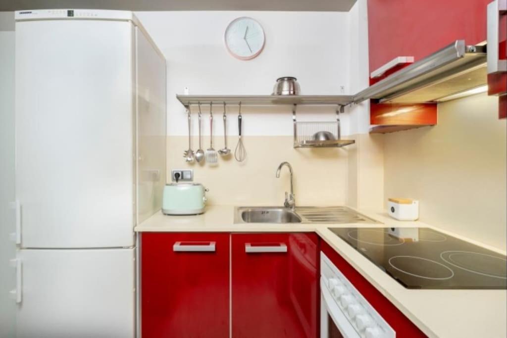 Acogedor Apartamento Cerca Del Casco Antiguo ชีโรนา ภายนอก รูปภาพ